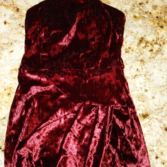 Burgandy velvet dress - Picture 2 of 3